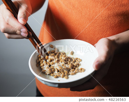 男人的手混合納豆 男人的手混合納豆 48216563