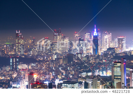 “東京都政府”下雨·東京的夜景包裹在霧“新宿方向” “東京都政府”下雨·東京的夜景包裹在霧“新宿方向” 48221728