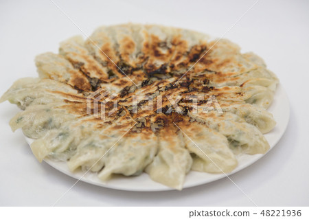 煎餃子 煎餃子 48221936