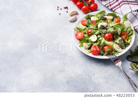 Fresh salad with tomatoes and quail eggs Fresh salad with tomatoes and quail eggs 48223053