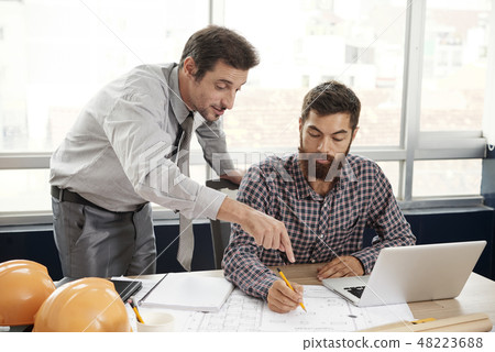 Architect helping coworker 48223688