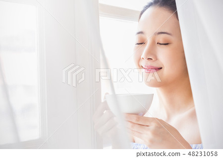 Woman lifestyle relax 48231058
