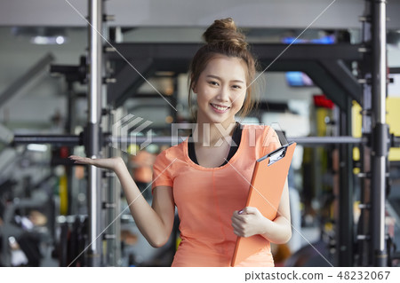 Female sportswear staff 48232067