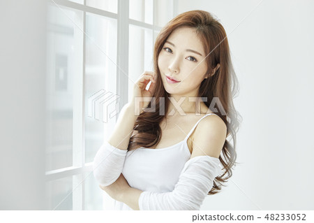 年輕的女人 年輕的女人 48233052