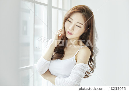 年輕的女人 48233053