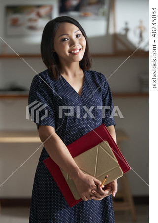 Young Asian business lady 48235033