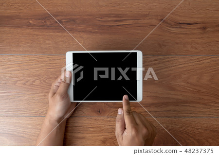Man hand holding the black smartphone screen  48237375
