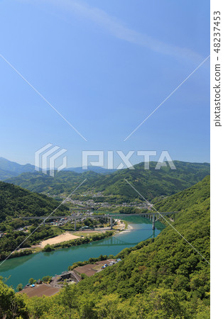 三好市的池田町的“池田細野大橋”,吉野川和德島高速公路,國道32號的池田大橋 三好市的池田町的“池田細野大橋”,吉野川和德島高速公路,國道32號的池田大橋 48237453