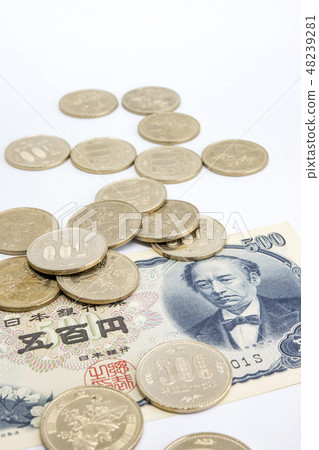 [500日元紙幣，500日元硬幣] 48239281