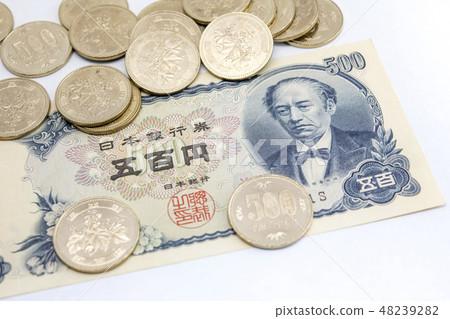 [500日元紙幣，500日元硬幣] 48239282