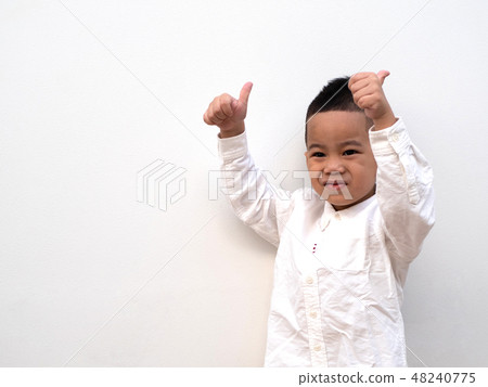 very happy asian boy making thumbs up sign  48240775