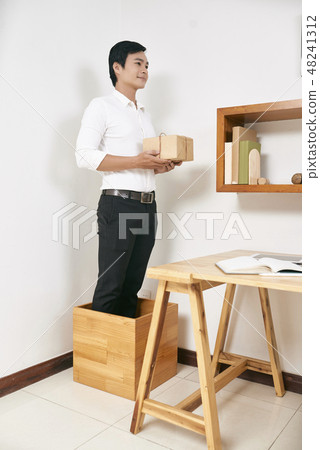 Package delivery 48241312