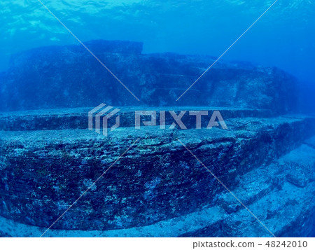 Yonaguni-jima seafloor ruins 48242010