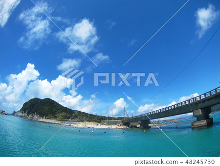 Sea and sky of Kashiwa Island in the summer Sea and sky of Kashiwa Island in the summer 48245730