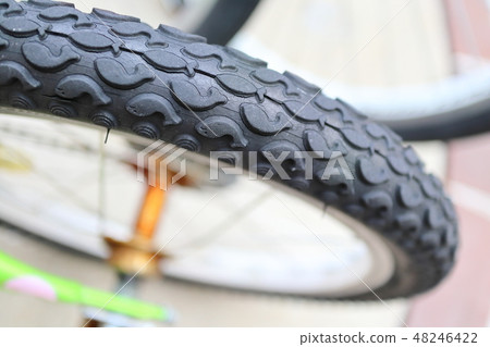 輪胎裂縫 48246422