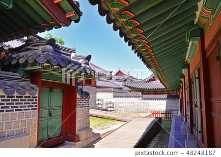 The beautiful scenery of the old palace of Seoul which is the most Korean, The beautiful scenery of the old palace of Seoul which is the most Korean, 48248187