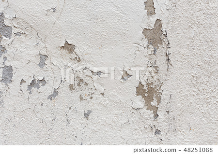 Old wall with peeling plaster 48251088