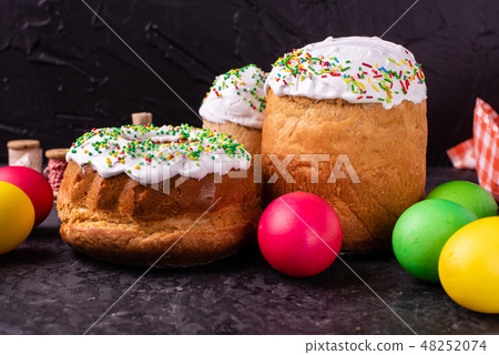 Easter cake and colorful eggs on a dark background Easter cake and colorful eggs on a dark background 48252074