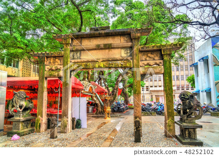 Hong Tengyun Memorial Arch in Taipei, Taiwan Hong Tengyun Memorial Arch in Taipei, Taiwan 48252102