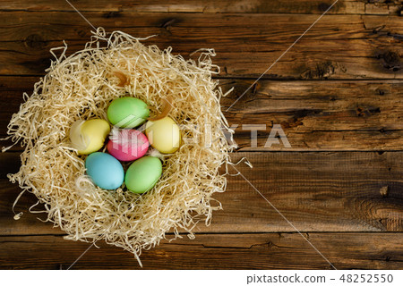 Easter cake and colorful eggs on a dark background 48252550