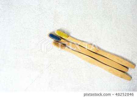 A family set of wooden bamboo toothbrushes on white background 48252846