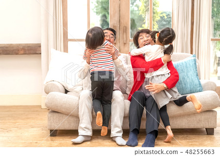 A grandparent who seems to be happy to embrace his grandson who will return to his parents' home to see the grandfather of the New Year's Day in the morning A grandparent who seems to be happy to embrace his grandson who will return to his parents' home to see the grandfather of the New Year's Day in the morning 48255663