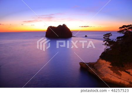 [Shizuoka Prefecture] Evening scenery of Izu Sanshiro Island 48257523