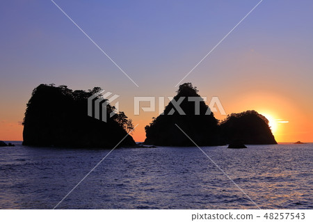 [Shizuoka Prefecture] Evening scenery of Izu Sanshiro Island 48257543