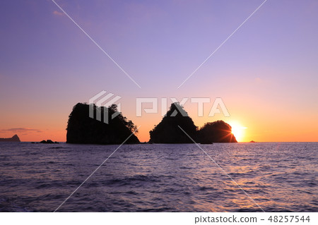 [Shizuoka Prefecture] Evening scenery of Izu Sanshiro Island 48257544