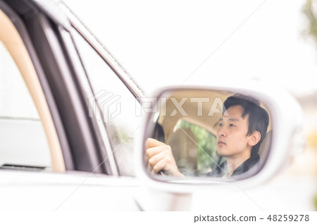 Ikemen male office worker reflected in a door mirror who rushes to drive by commuting 48259278