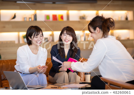 女商人辦公室偶然企業圖像 48260061