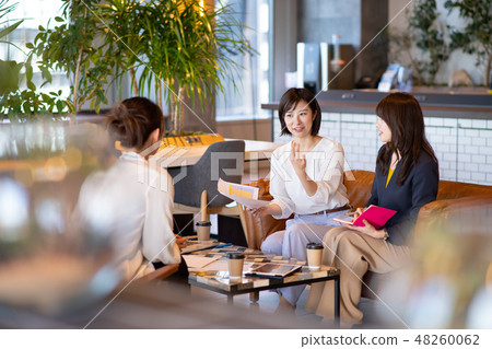 女商人辦公室偶然企業圖像 48260062