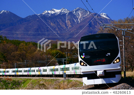 Yatsugatake與雪堆和E257系列·有限快遞Azusa 48260613