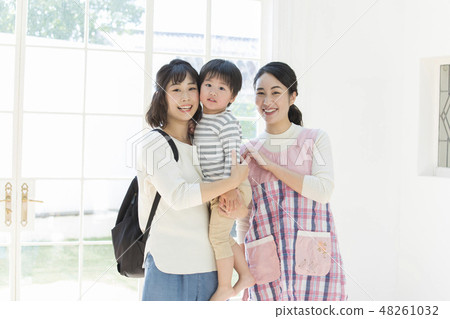 Nursery teachers and parents 48261032