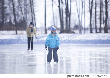 女孩去滑冰 女孩去滑冰 48262543