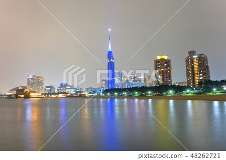 福岡塔在晚上·夜景(2019年2月1日重新開放) 福岡塔在晚上·夜景(2019年2月1日重新開放) 48262721