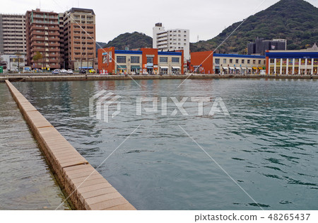 Mojiko港口減速火箭的船水池視圖 Mojiko港口減速火箭的船水池視圖 48265437