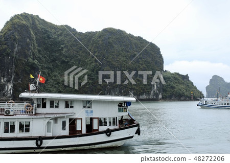Halong Bay, Vietnam 48272206