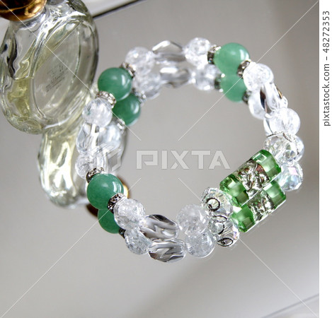 Refreshing crystal & aventurine bracelet (handmade) Refreshing crystal & aventurine bracelet (handmade) 48272353