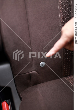 ISOFIX (Driver going out going out person body part parts face none passenger car woman senior hand) 48273367