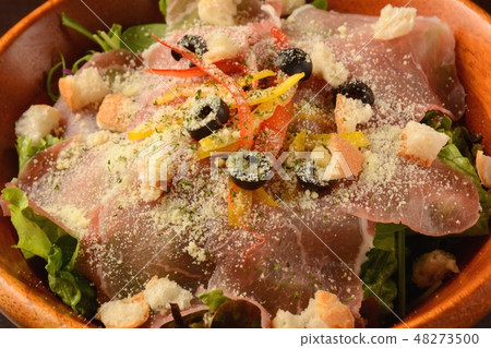 Caesar salad with raw ham and spinach Caesar salad with raw ham and spinach 48273500
