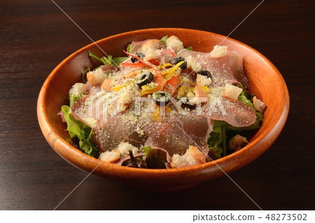 Caesar salad with raw ham and spinach Caesar salad with raw ham and spinach 48273502