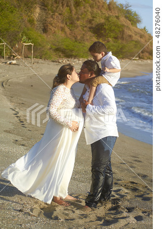 Kissing hispanic family 48276040