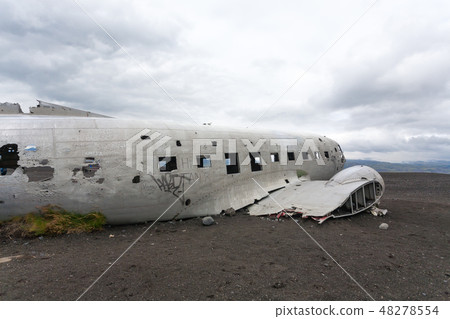 Solheimasandur plane wreck view. Iceland landmark 48278554