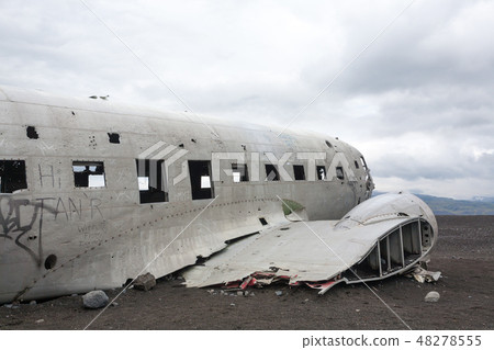 Solheimasandur plane wreck view. Iceland landmark 48278555
