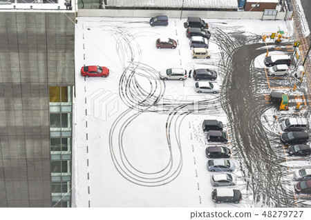 下雪的停車場 下雪的停車場 48279727