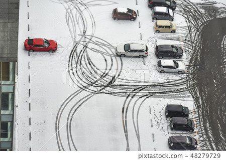 下雪的停車場 下雪的停車場 48279729