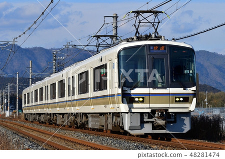 鐵路火車San-in主線京都口221系列JR西日本Sagano線當地普通早晨太陽解凍pantag 48281474