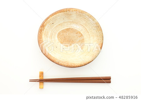 Soil dishes and chopsticks placed on a white table 48285916