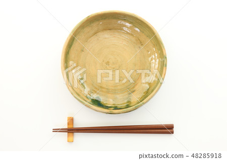 Soil dishes and chopsticks placed on a white table 48285918